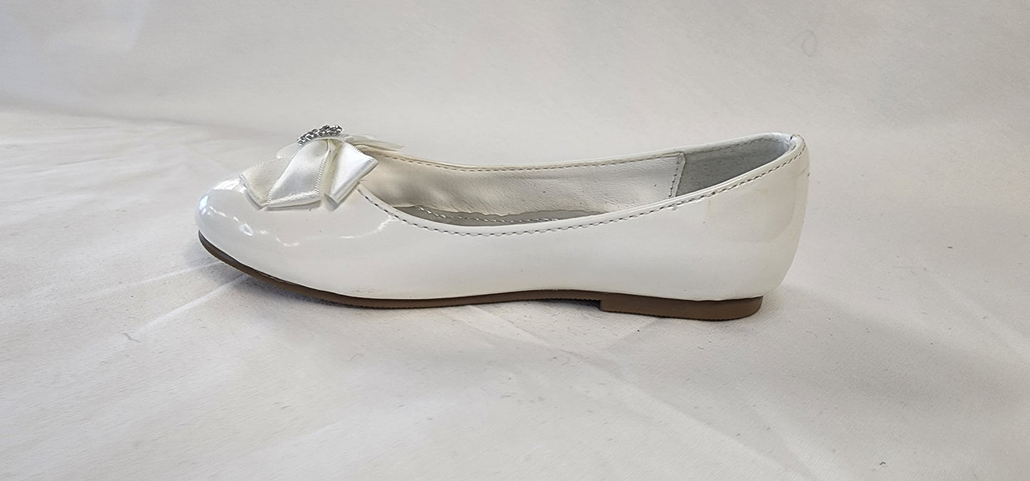 Girls Flat White Shoe size 9
