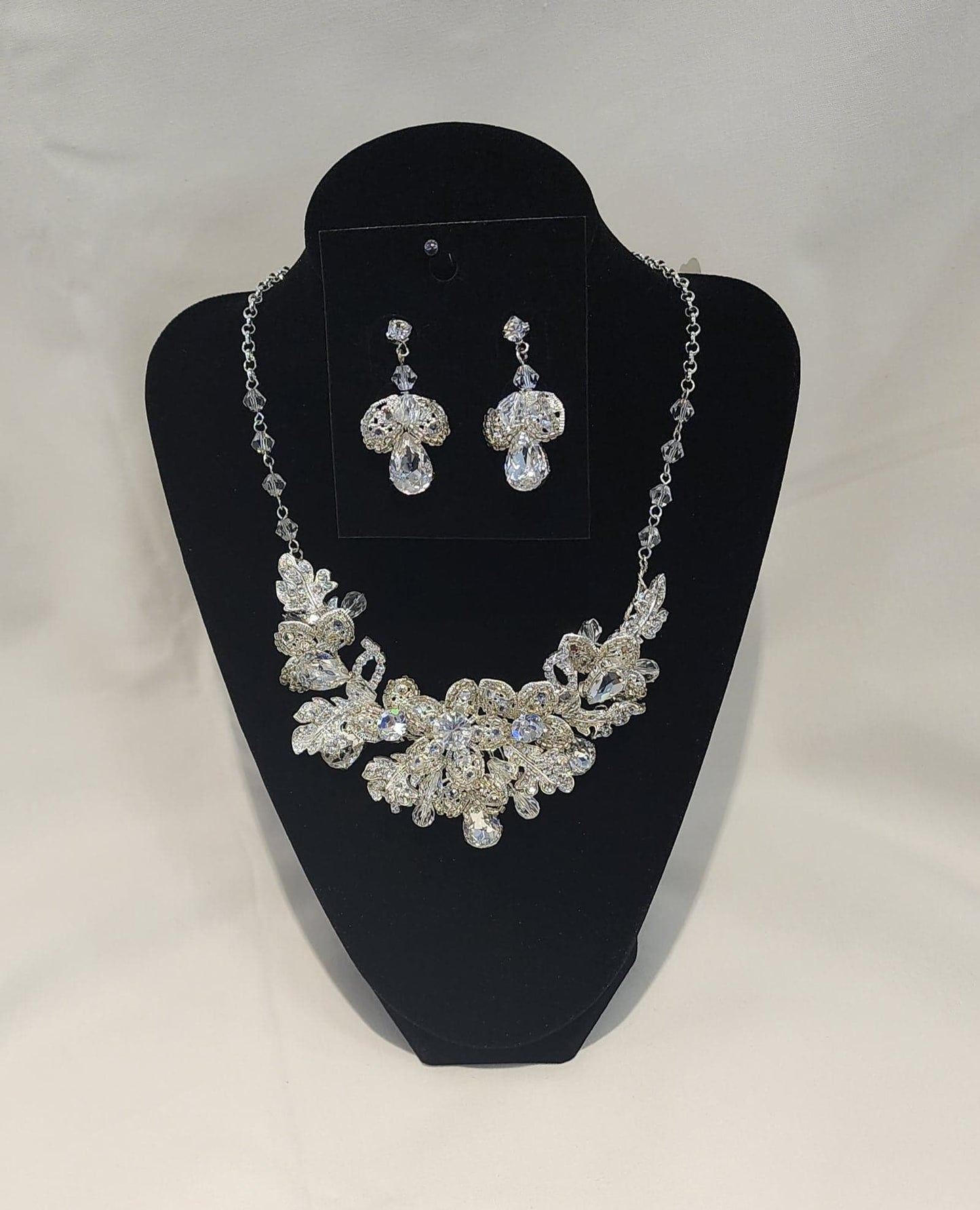 enVogue Bridal necklace and earring set 1102